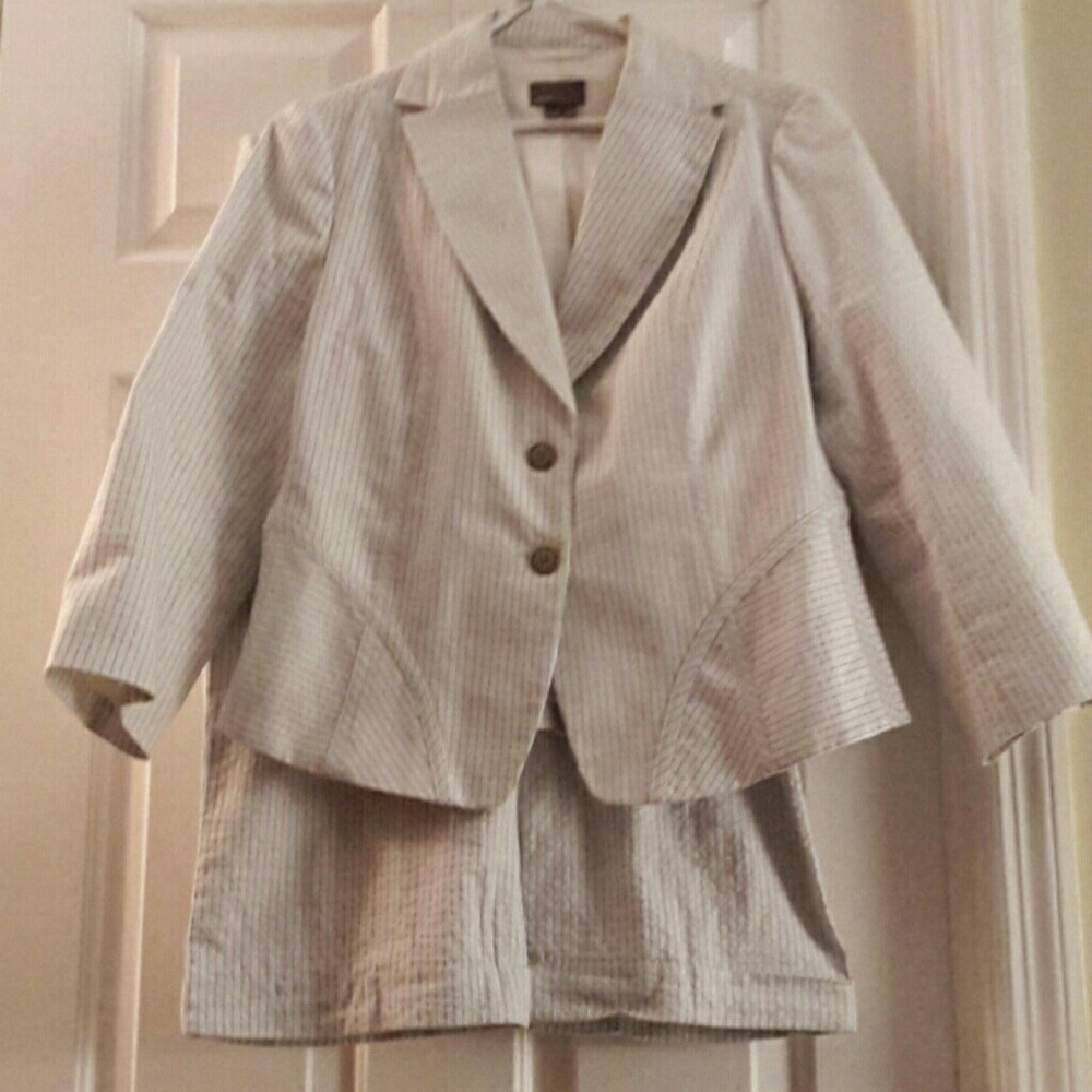 Mexx Pinstripe Seersucker Suit Sz 14